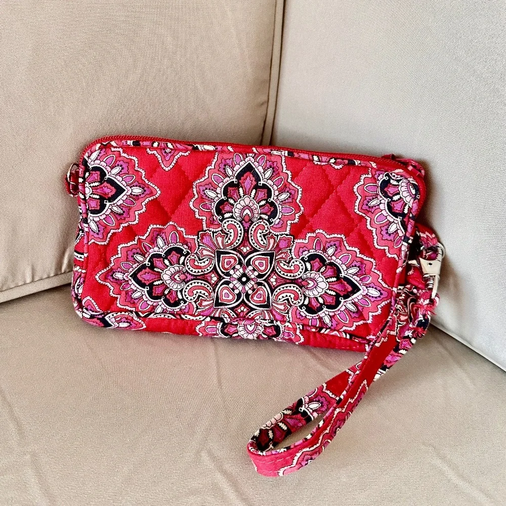 Vera Bradley "Frankly Scarlet" Cellphone Wristlet - Picture 3 of 8